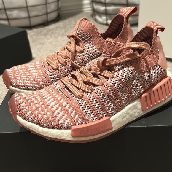 NMD R1 Raw Pink - Picture 1 of 2